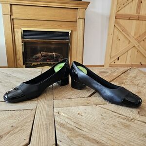 Trotters Daisy Womens Black Patent Leather Slip-Ons, women's size 9.5